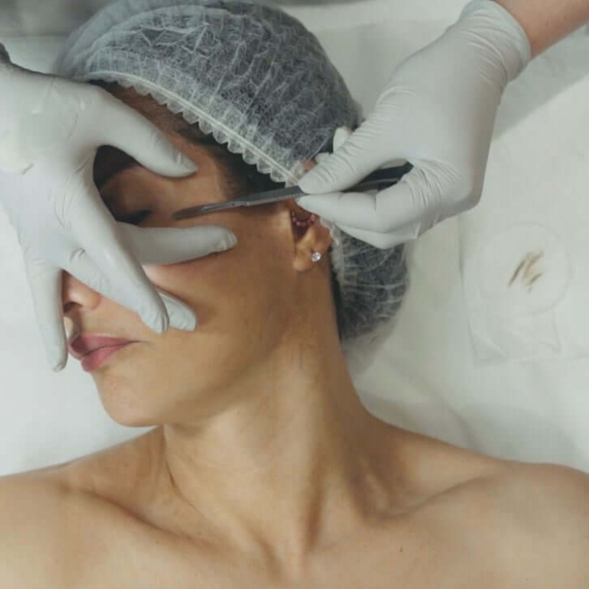 Glow & Skin Online Dermaplaning Course - expert training in professional dermaplaning facials. Achieve dermaplaning certification, attract new clients, and gain skills for delivering safe, effective, and flawless treatments