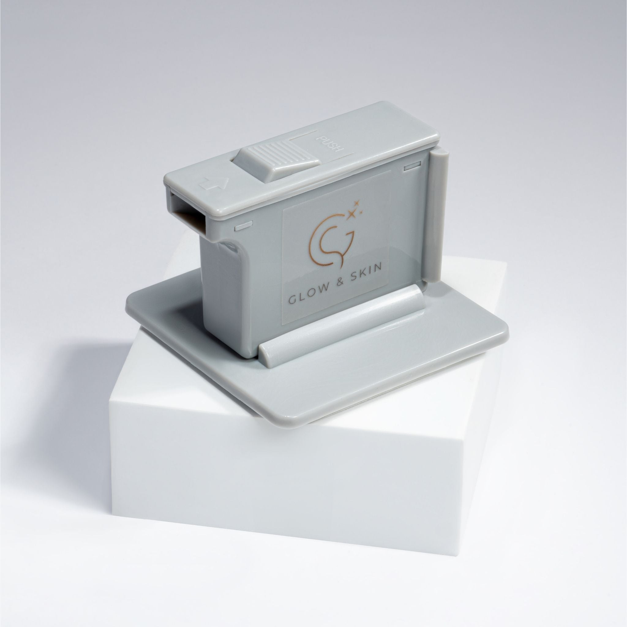 Safe dermaplaning blade remover box for easy, hygienic disposal